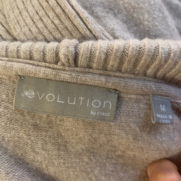 Cyrus Cream Women's Cardigan Sweater - Picture 3 of 6